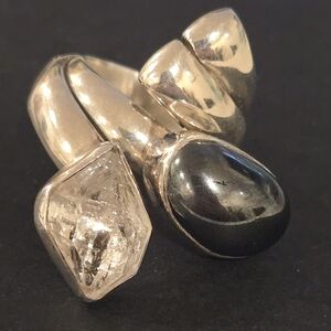 Lilly Barrack Diamond And Black Stone Ring